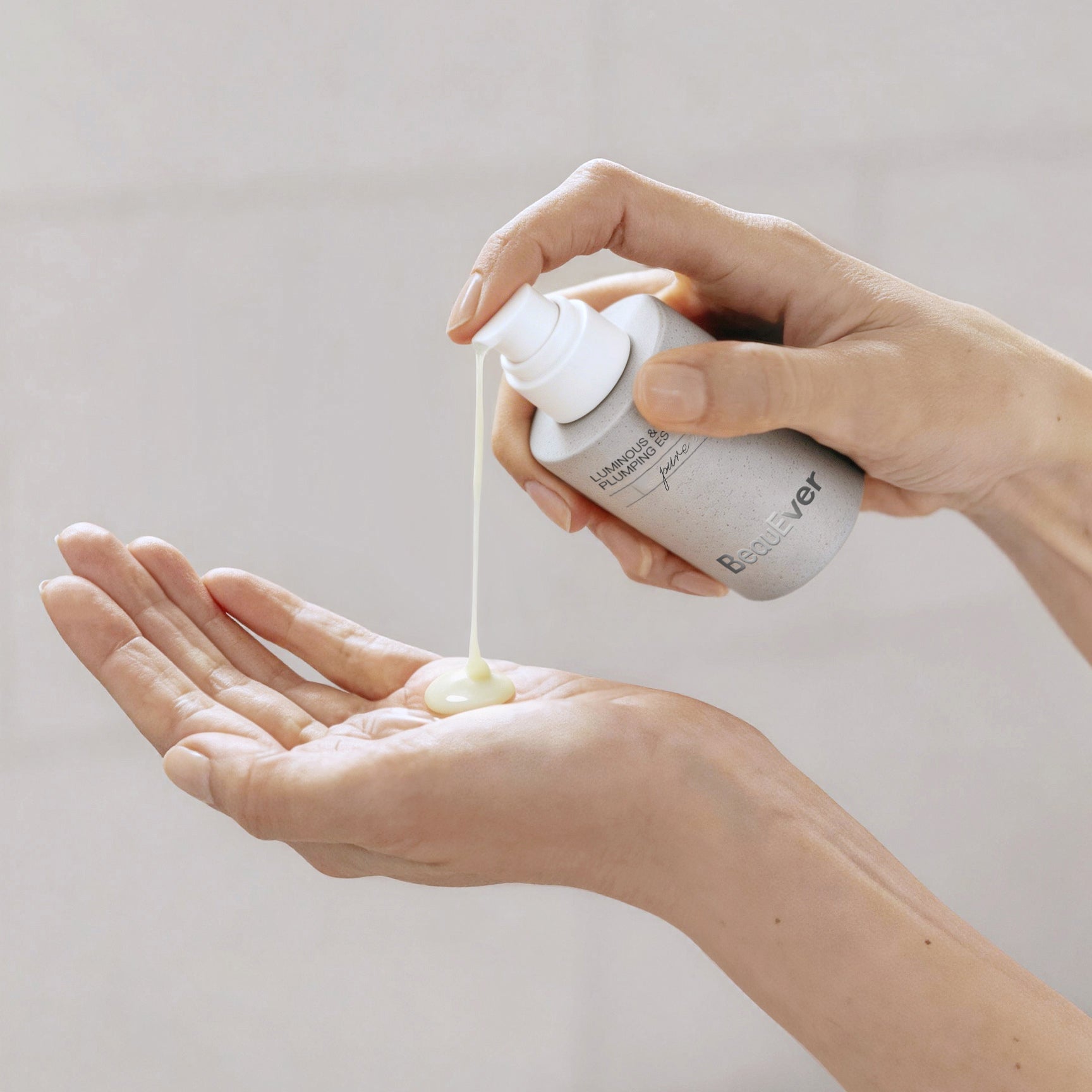 Pure Oasis Luminous & Intensive Plumping Essence