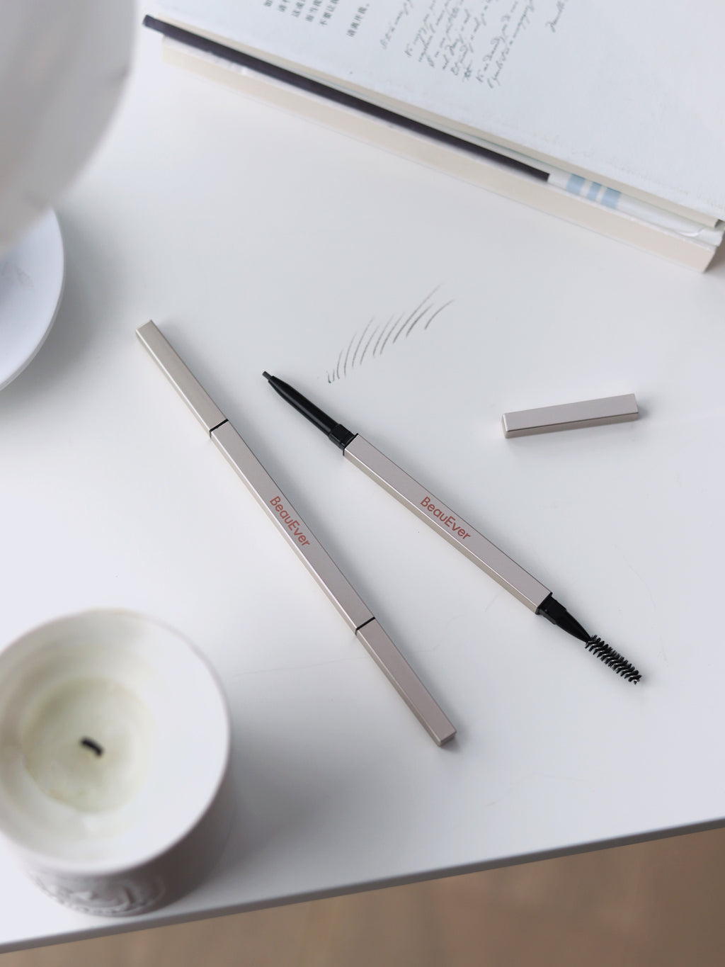 Soft-Focus Sculpting Eyebrow Pencil (Ash Grey) 100mg